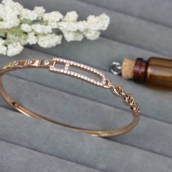 Elegant Rose Gold Bangle with Crystal-Studded Elongated Frame, XPBL0452 - Picture 12 of 12